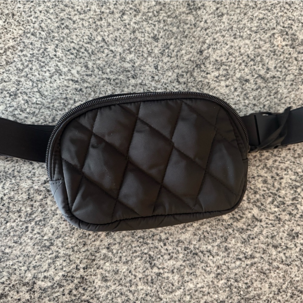 Vera Bradley Quilted Black waist bag